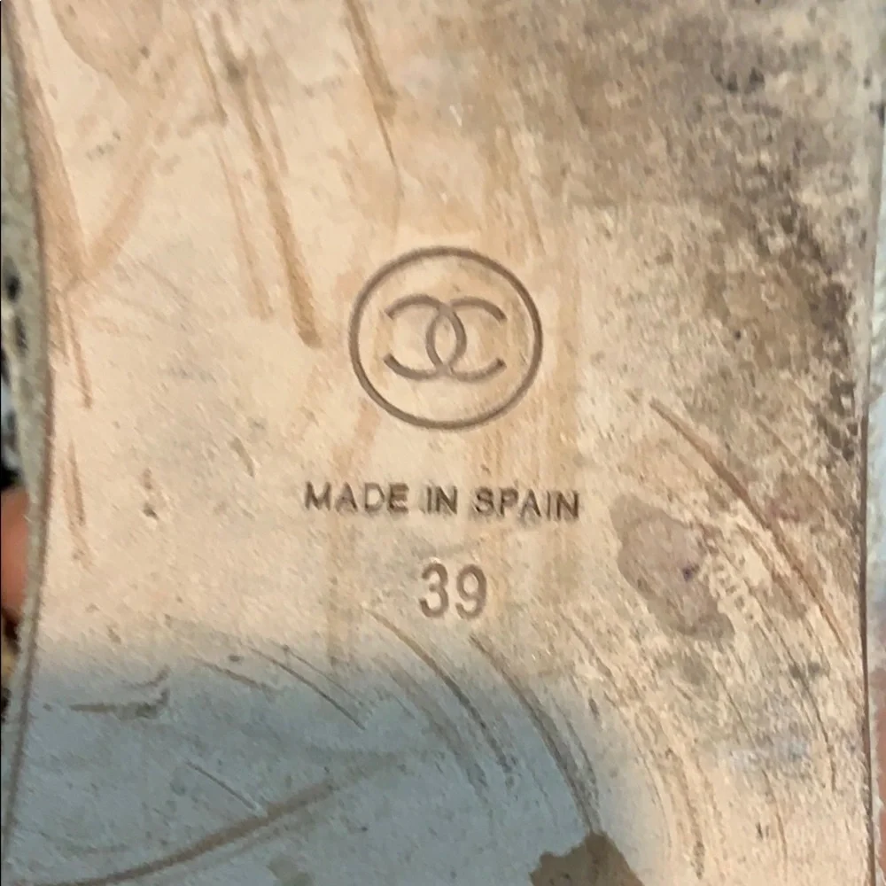 CHANEL Black and Gold Sandals - Picture 7 of 8